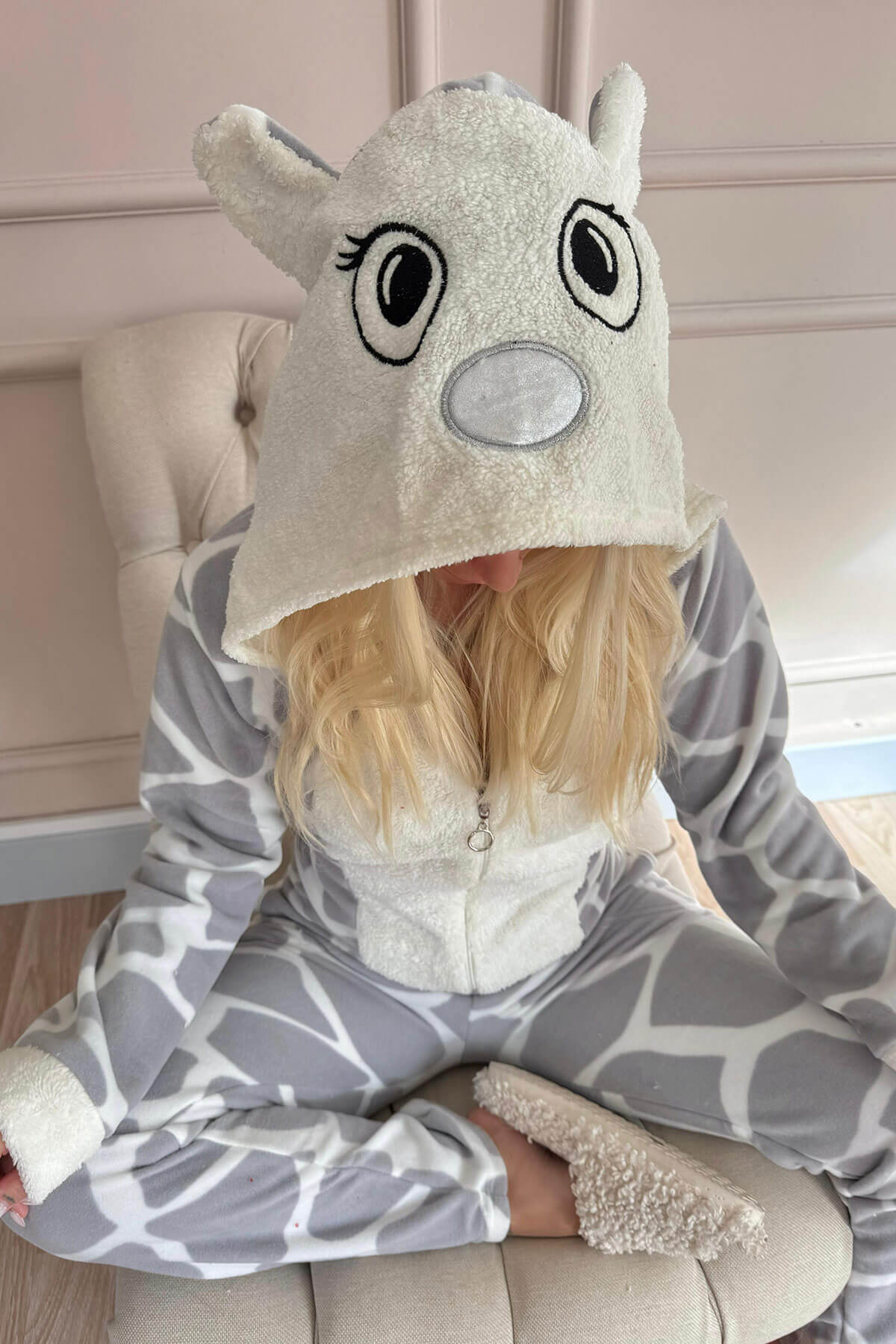 Gri Dalmaçyalı Desenli Polar Peluş Tulum Kadın Pijama - 5