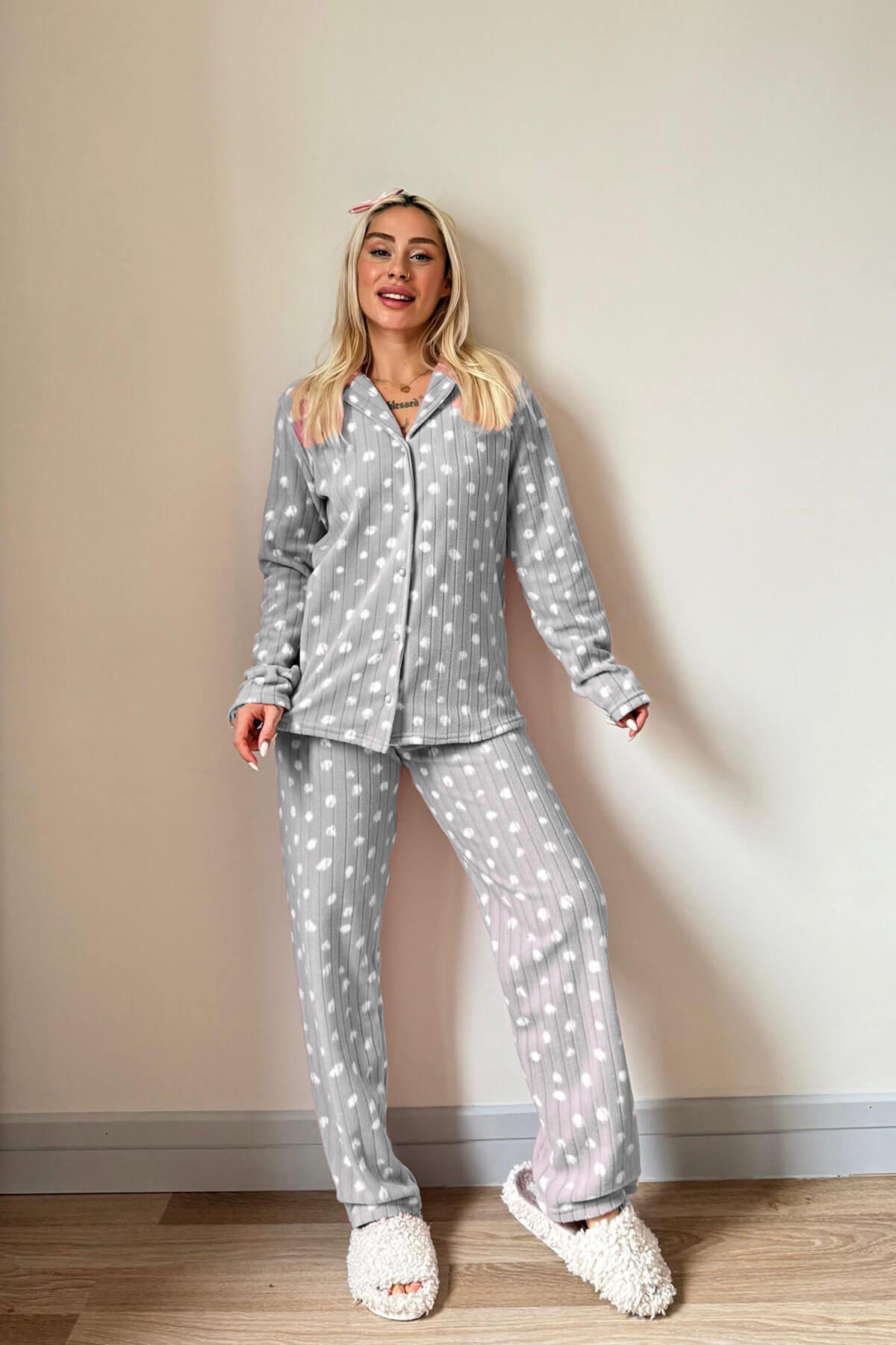 Gri Debesis Desenli Önden Düğmeli Peluş Polar Pijama Takımı - 4