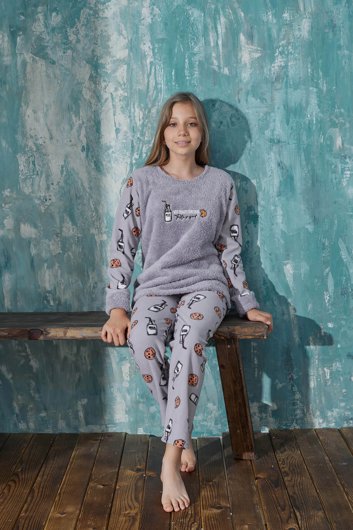 Gri Milk Desenli Kız Çocuk Peluş Pijama Takımı - 3