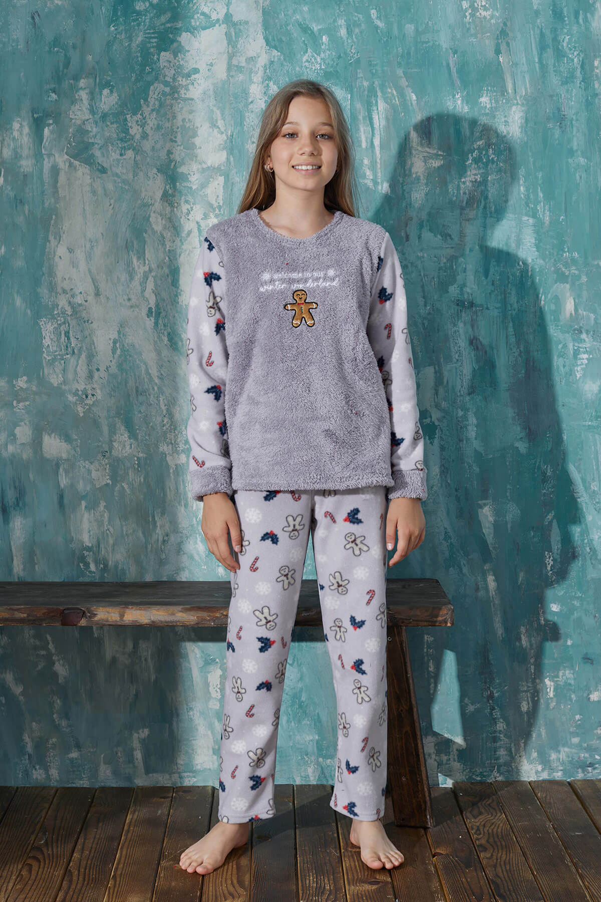 Gri Wonderland Desenli Kız Çocuk Peluş Pijama Takım - 4