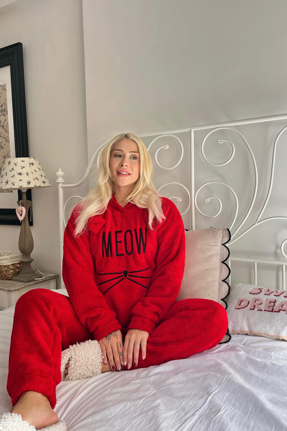 Kırmızı Meow Desenli Tam Peluş Pijama Takımı - 3