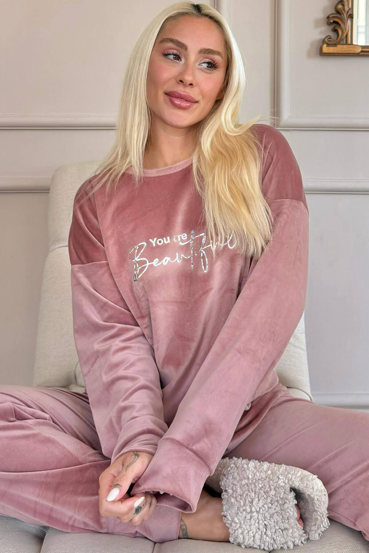 Pembe Beautiful Desenli Exclusive Kadife Kadın Pijama Takımı  - 1