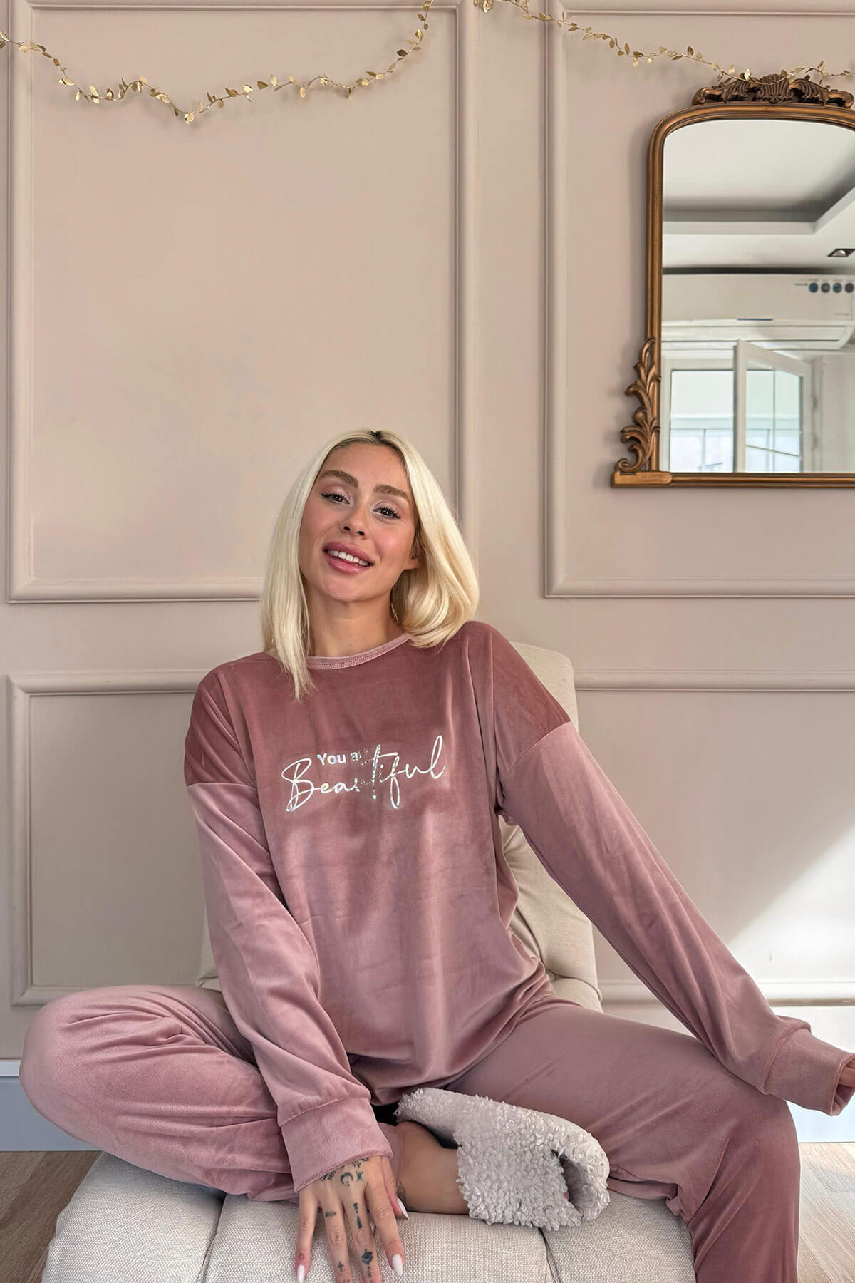 Pembe Beautiful Desenli Exclusive Kadife Kadın Pijama Takımı  - 5