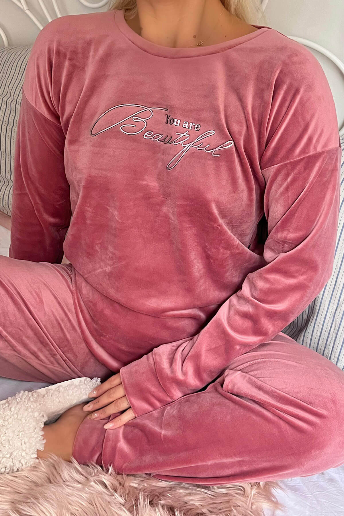 Pembe Beautiful Desenli Exclusive Kadife Kadın Pijama Takımı  - 4