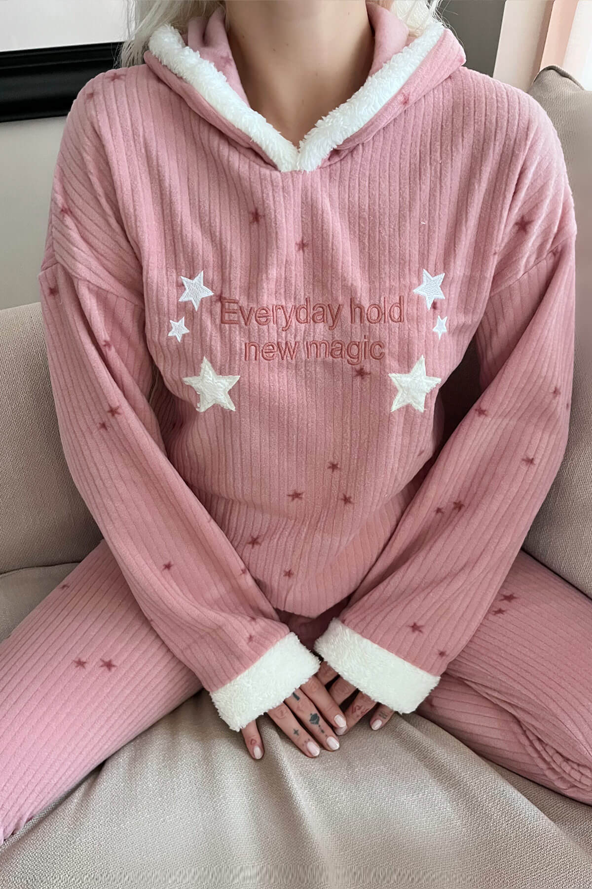 Pembe Everyday Magic Desenli Kapşonlu Peluş Polar Pijama Takımı - 4