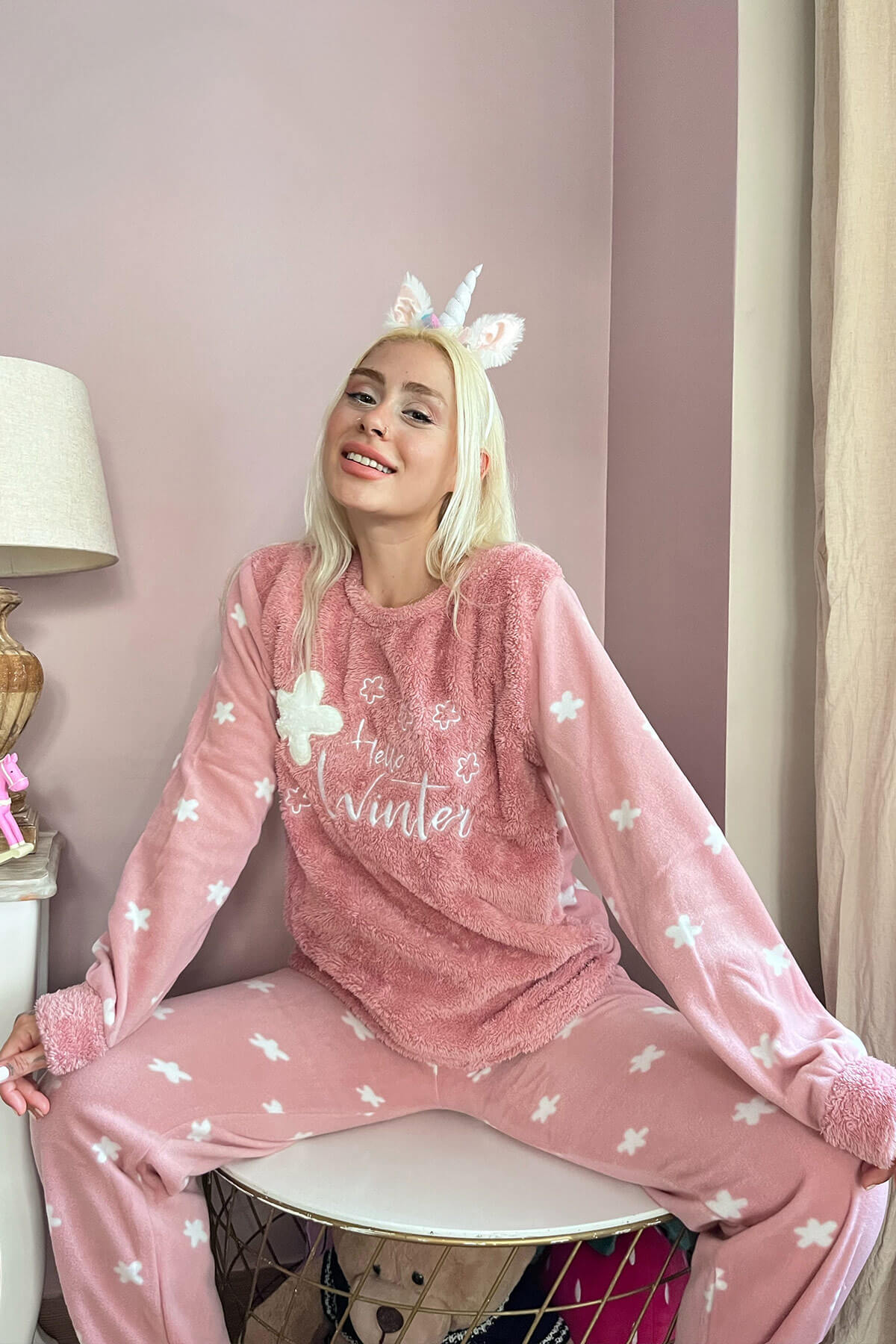 Pembe Hello Winter Desenli Kadın Peluş Pijama Takımı - 2