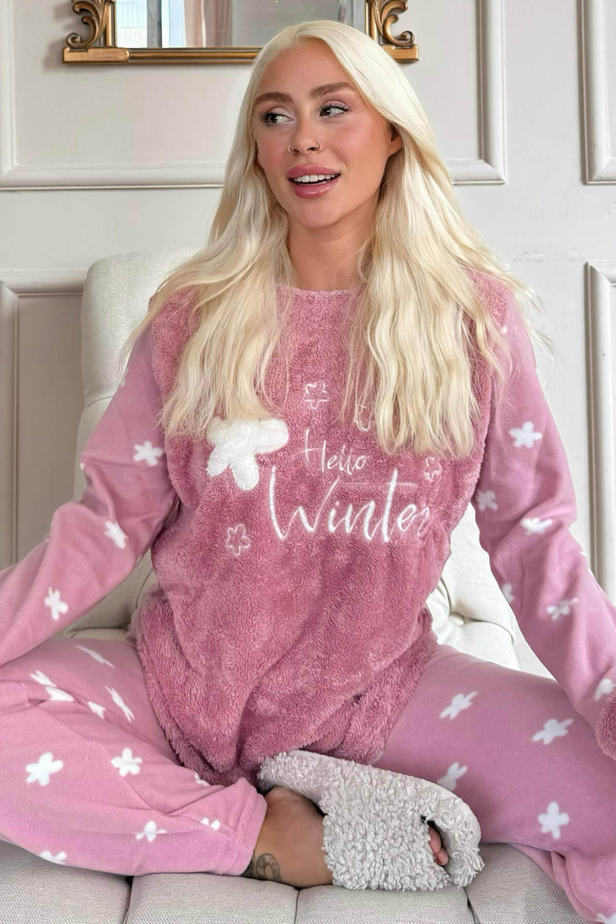 Pembe Hello Winter Desenli Kadın Peluş Pijama Takımı - 1