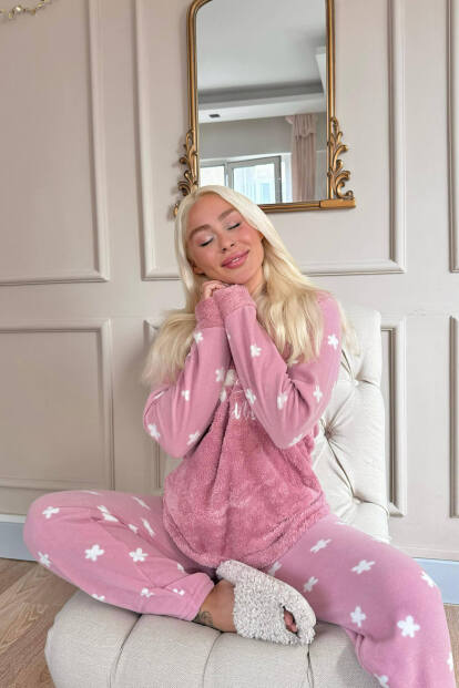 Pembe Hello Winter Desenli Kadın Peluş Pijama Takımı - 2