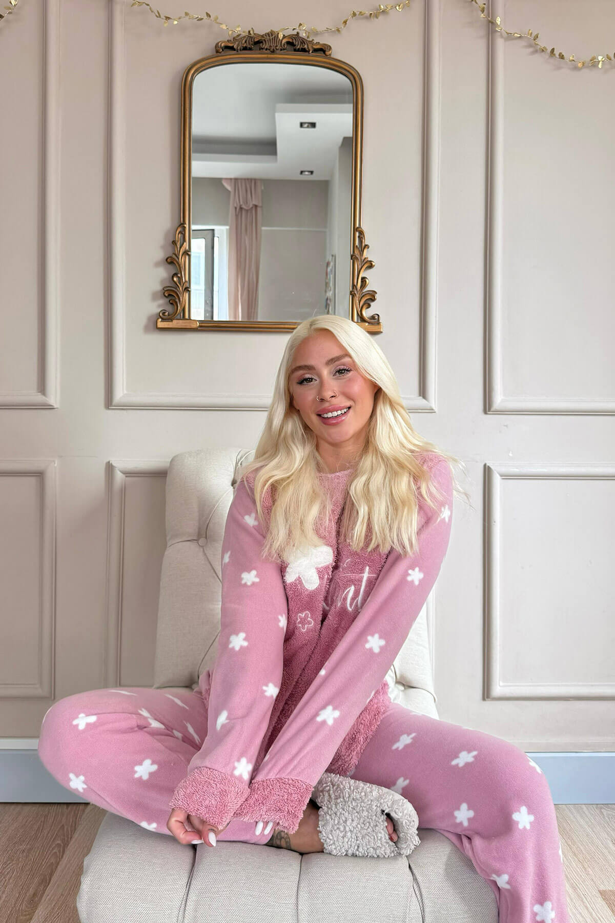 Pembe Hello Winter Desenli Kadın Peluş Pijama Takımı - 4