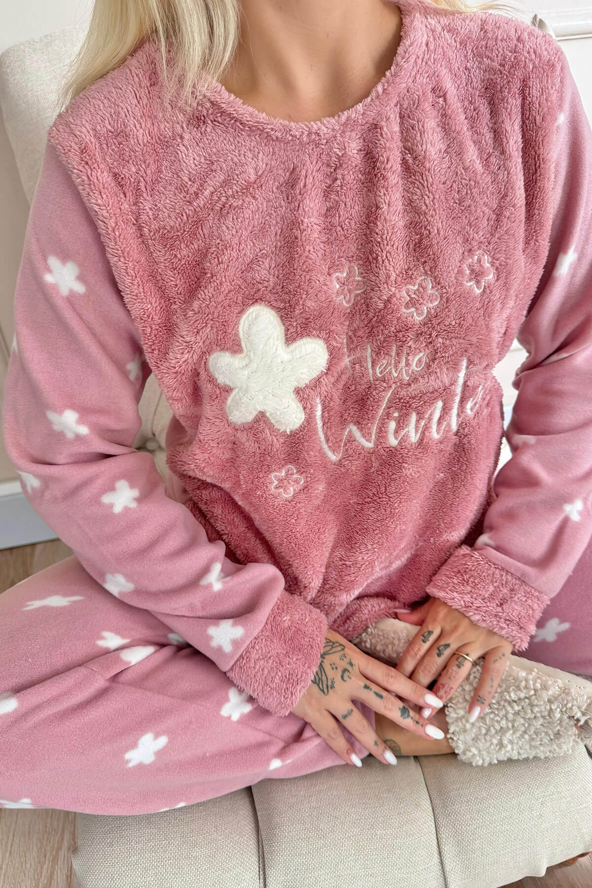 Pembe Hello Winter Desenli Kadın Peluş Pijama Takımı - 5