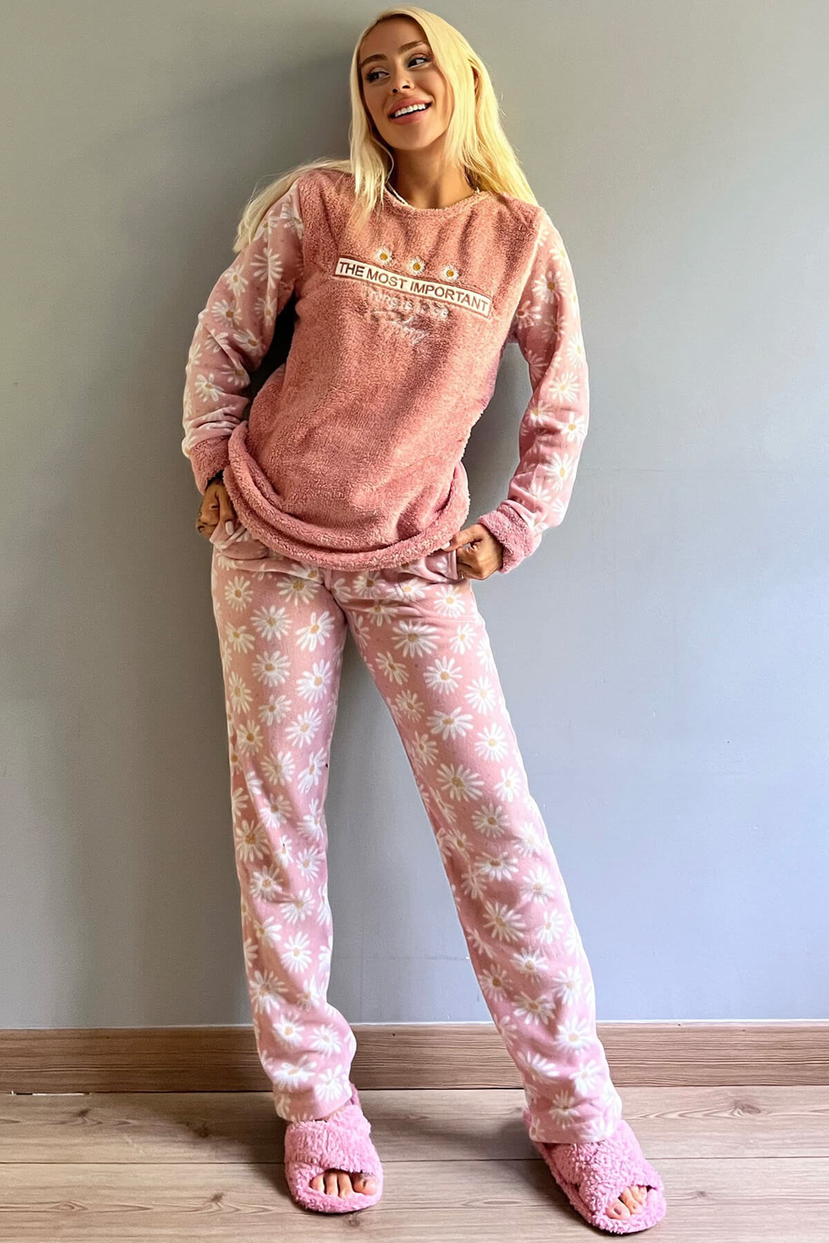 Pembe Most Thing Desenli Kadın Peluş Pijama Takımı - 5