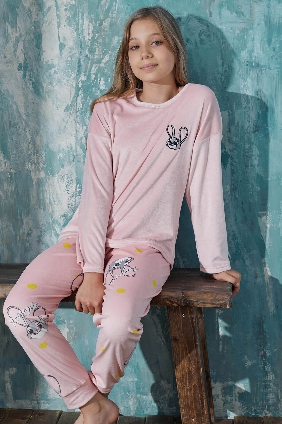 Pembe Rabbit Desenli Exclusive Kadife Kız Çocuk Pijama Takımı  - 1