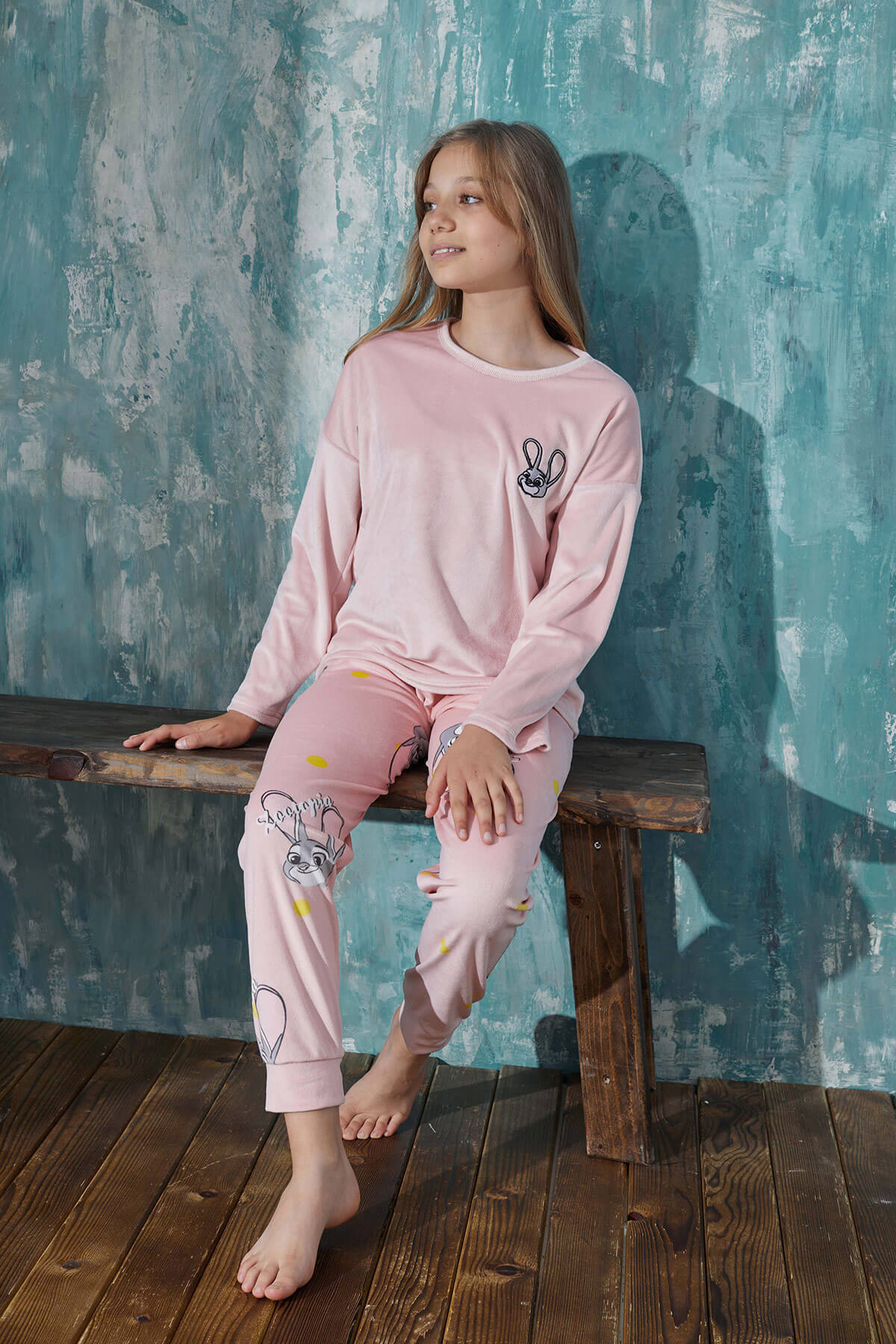 Pembe Rabbit Desenli Exclusive Kadife Kız Çocuk Pijama Takımı  - 2