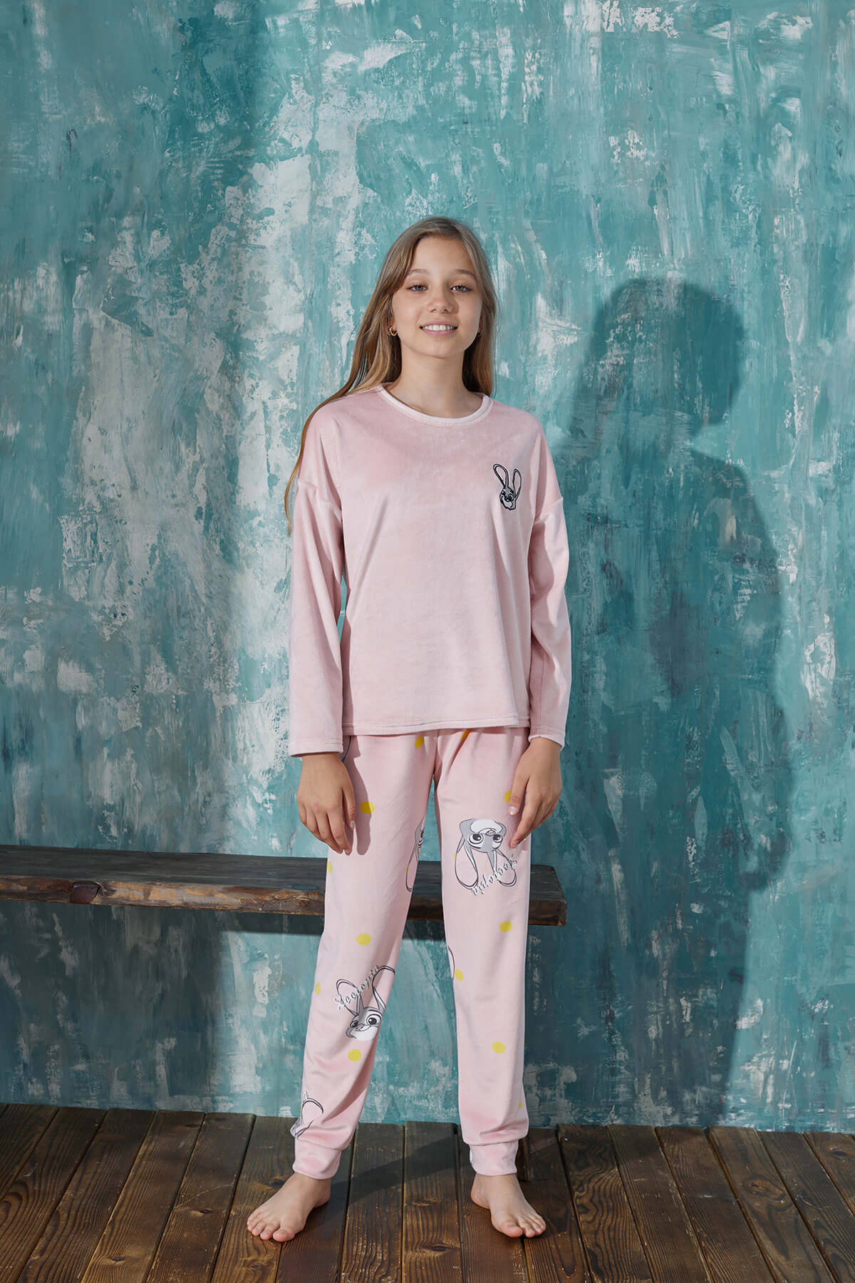 Pembe Rabbit Desenli Exclusive Kadife Kız Çocuk Pijama Takımı  - 4