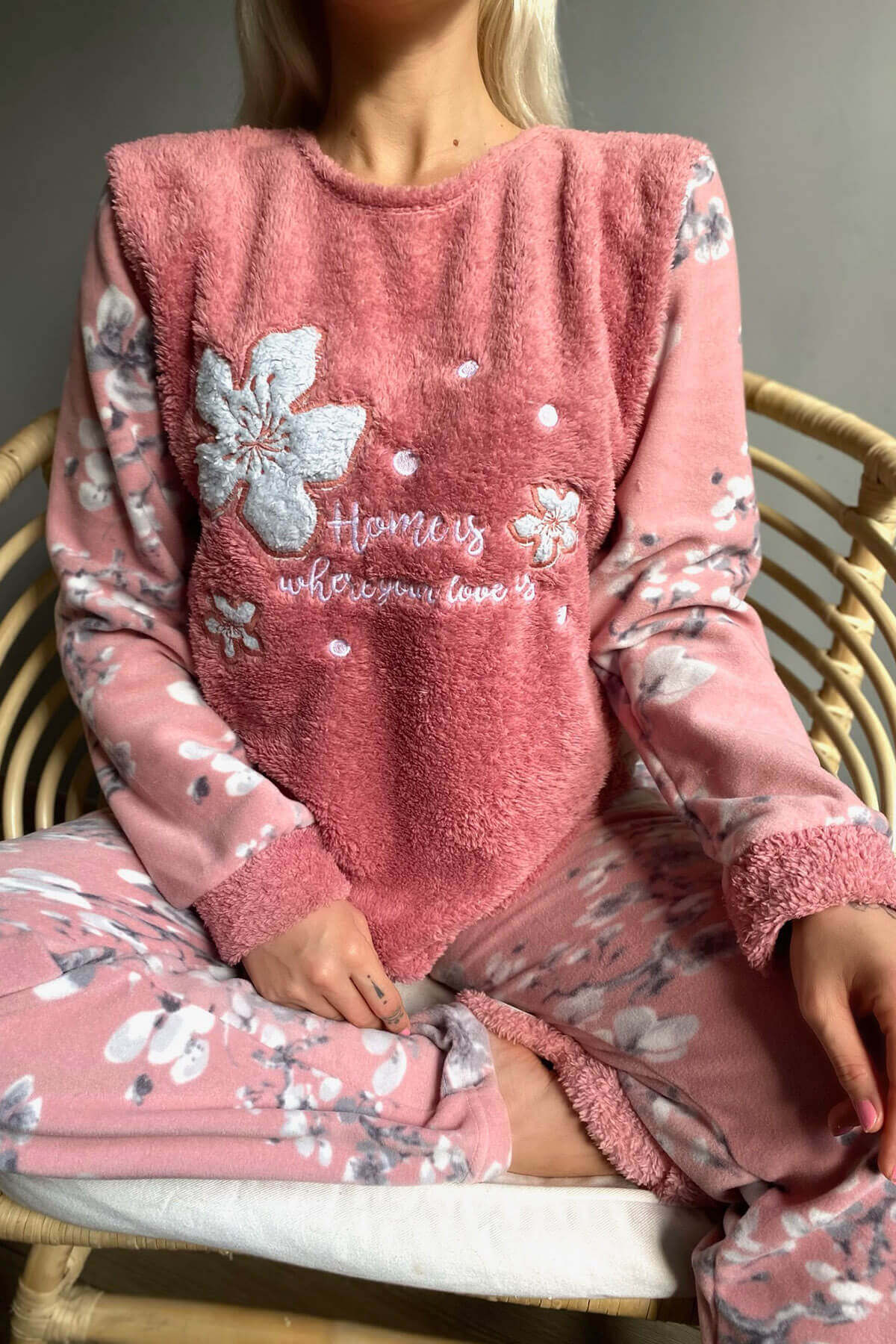 Pembe Yaprak Desenli Kadın Peluş Pijama Takımı - 5