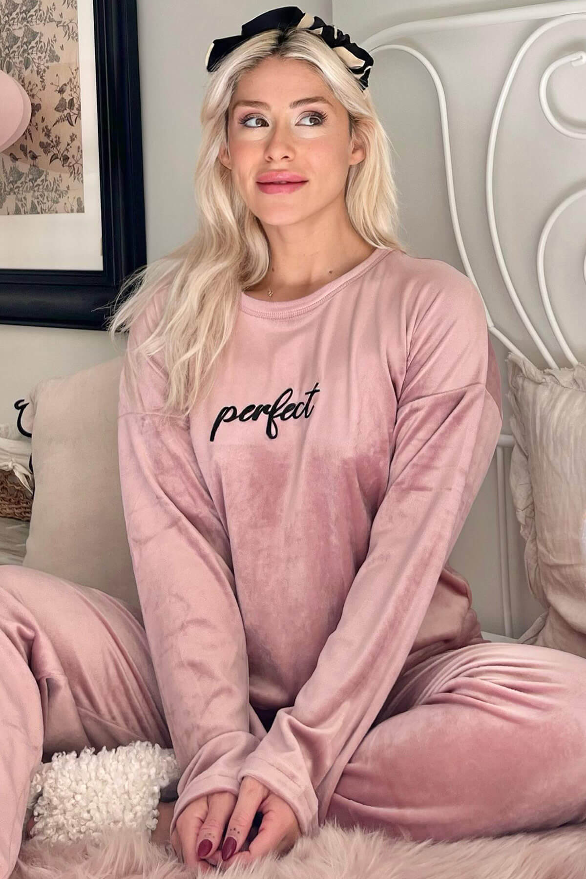 Pudra Perfect Desenli Exclusive Kadife Kadın Pijama Takımı  - 1