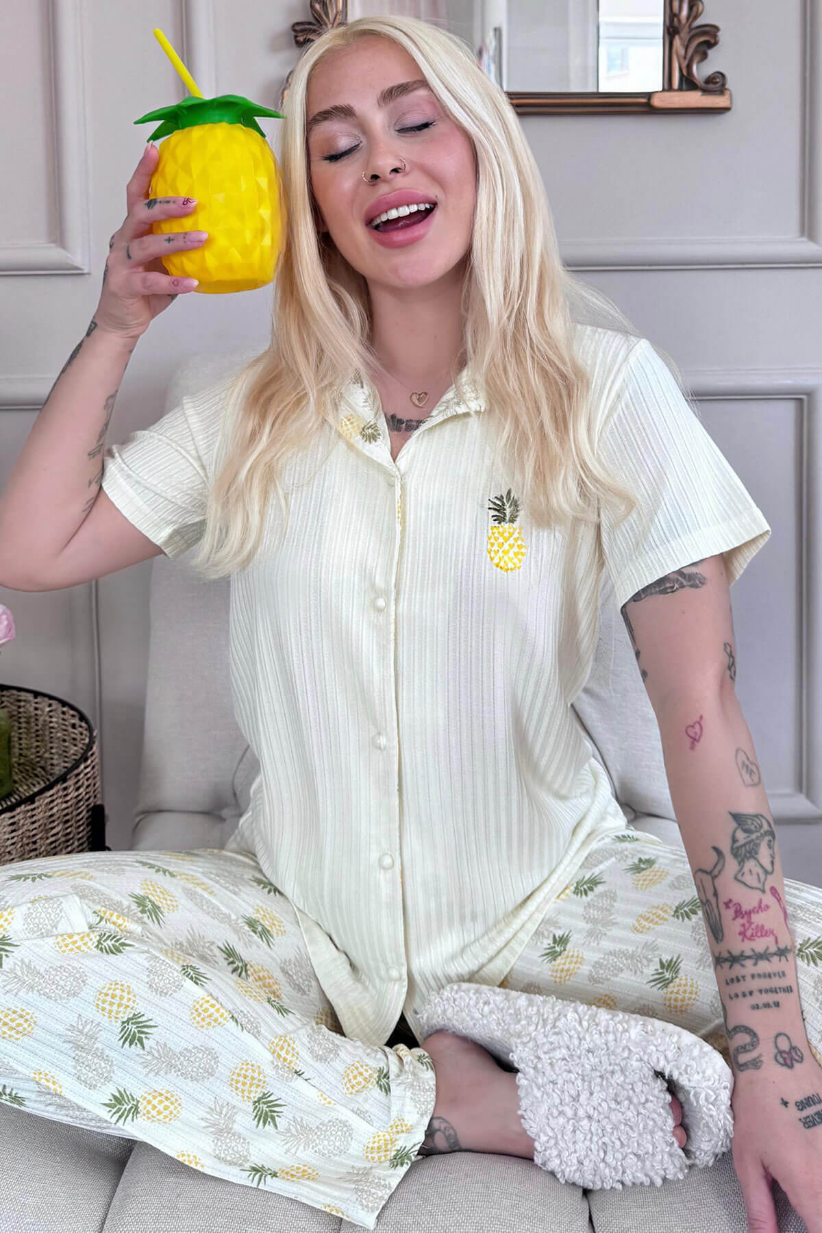 Sarı Ananas Desenli Zincir Önden Düğmeli Kısa Kol Kadın Pijama - 1