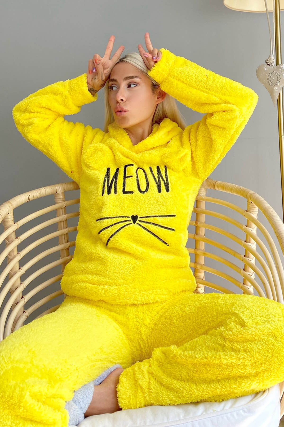 Sarı Meow Desenli Tam Peluş Pijama Takımı - 1