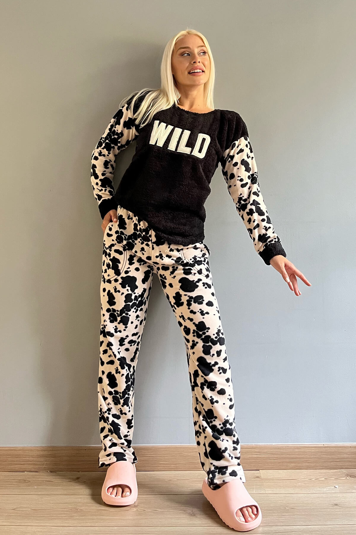 Siyah Benek Wild Desenli Kadın Peluş Pijama Takımı - 5