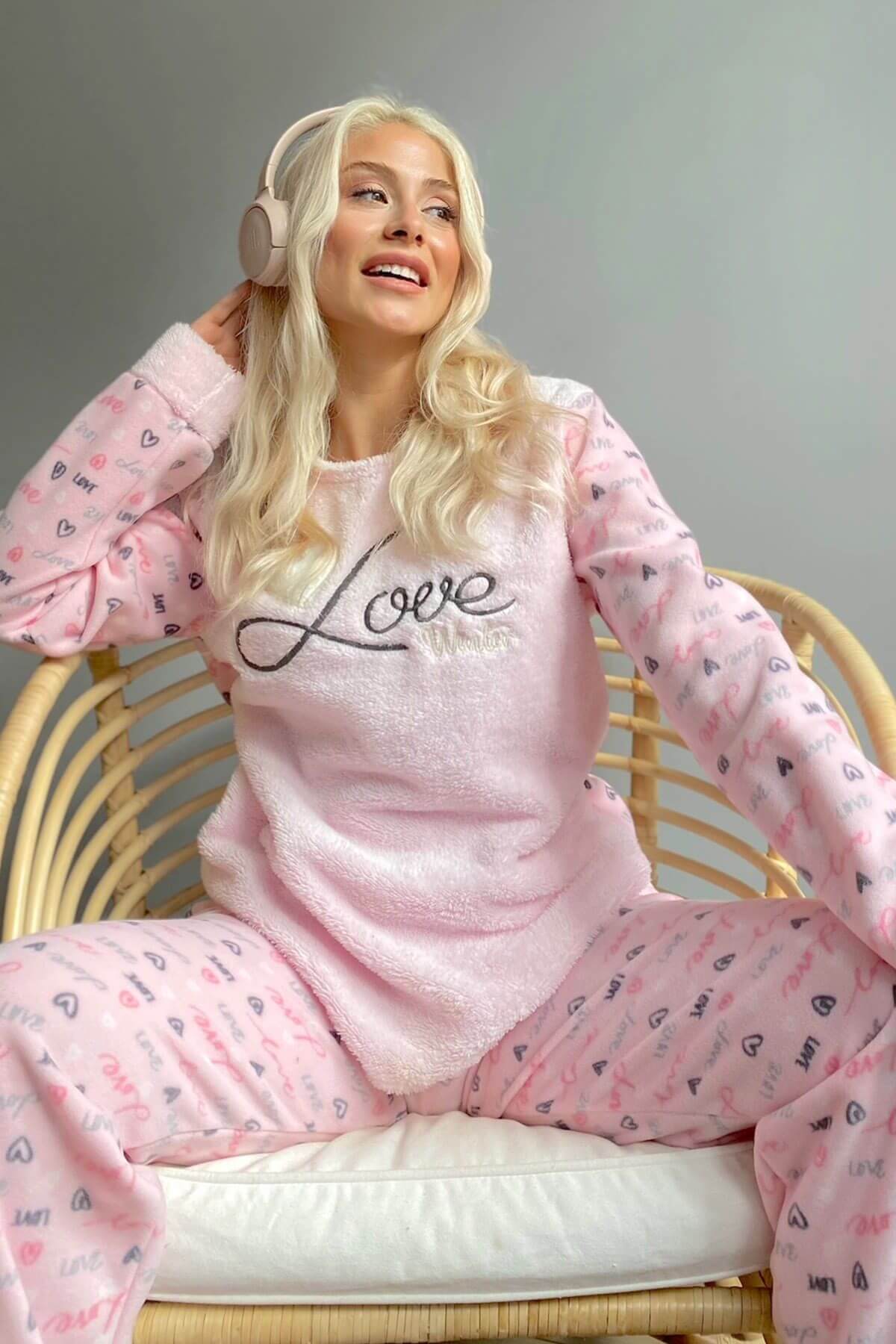 Toz Pembe Love Winter Desenli Kadın Peluş Pijama Takımı - 1