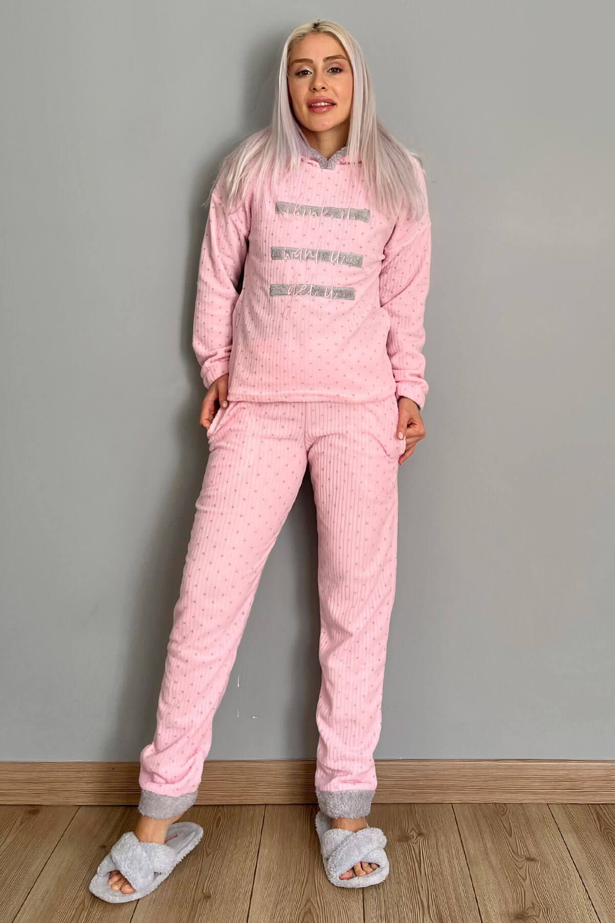 Toz Pembe Three Line Desenli Kapşonlu Peluş Polar Pijama Takımı - 5