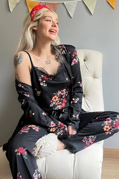 Çiçek Desenli Sabahlıklı Pegasus Pijama Takımı 