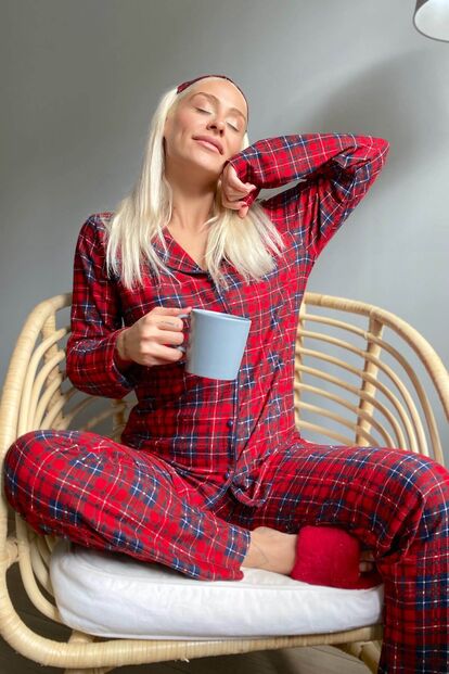 Çizgili Kareli Baskılı Önden Düğmeli Uzun Kollu Kadife Pijama Takımı - 1