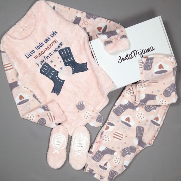 Çorap Desenli Peluş Bayan Pijama Takımı - 2