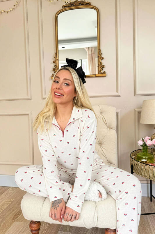 Ekru Kiraz Desenli Uzun Kollu Waffle Örme Kadın Pijama Takımı - Pijamaevi (1)