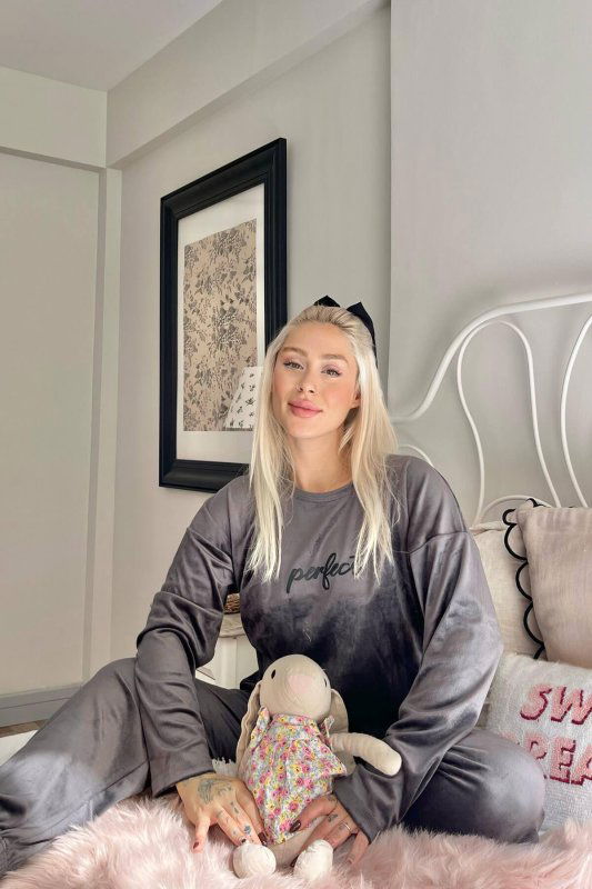 Füme Perfect Desenli Exclusive Kadife Kadın Pijama Takımı  - Pijamaevi (1)
