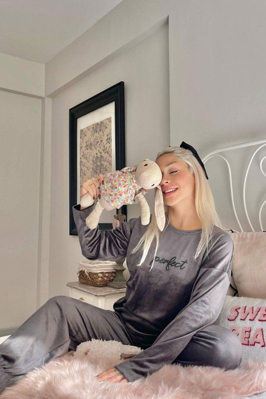 Füme Perfect Desenli Exclusive Kadife Kadın Pijama Takımı  - Pijamaevi (2)