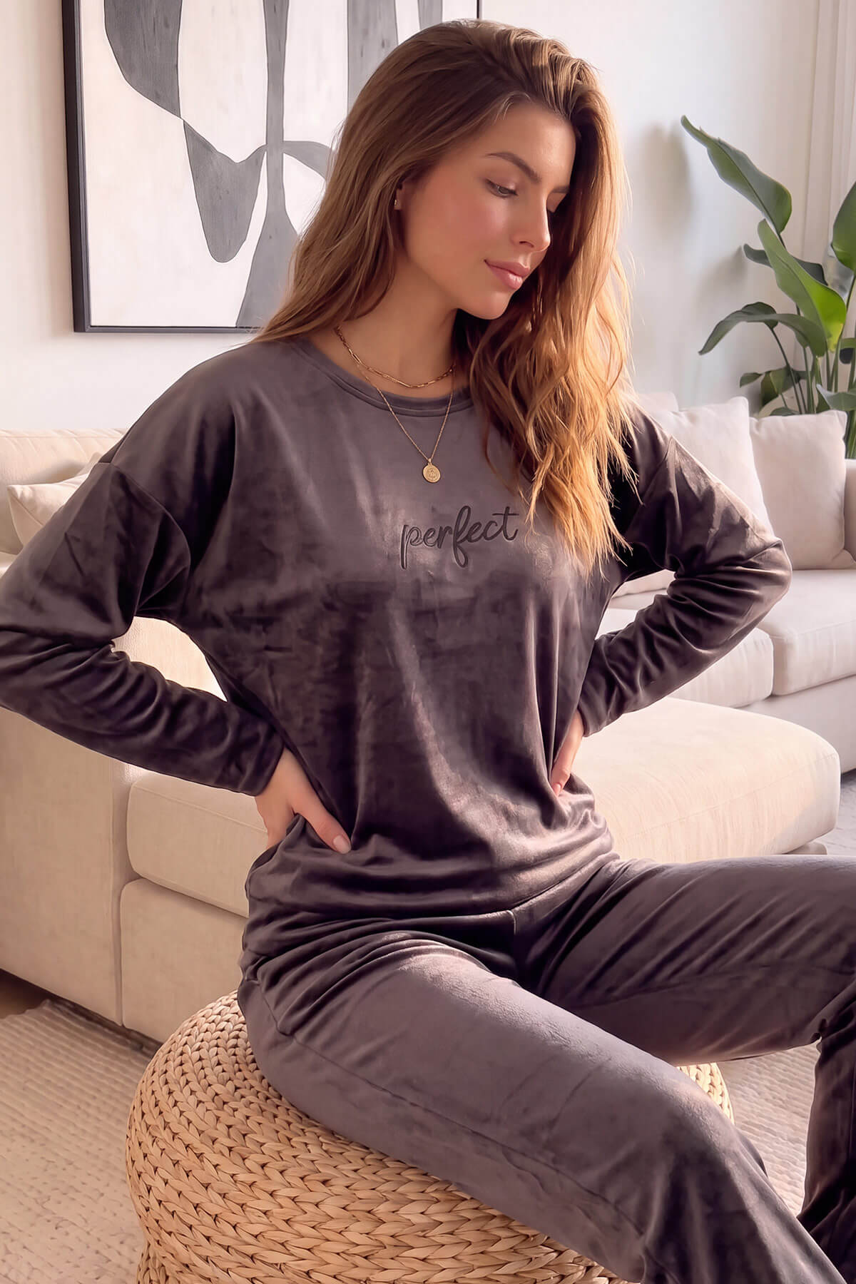 Füme Perfect Desenli Exclusive Kadife Kadın Pijama Takımı  - Pijamaevi