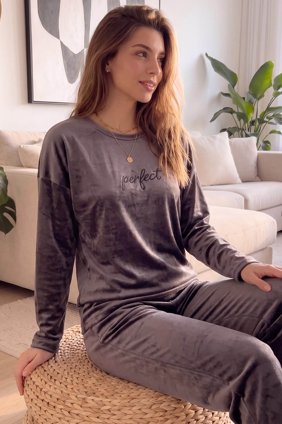 Füme Perfect Desenli Exclusive Kadife Kadın Pijama Takımı  - Pijamaevi (1)
