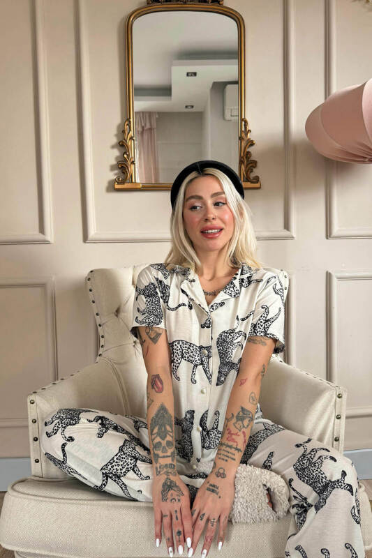 Gepard Desenli Kısa Kol Önden Düğmeli Kadın Pijama Takımı - Pijamaevi (1)