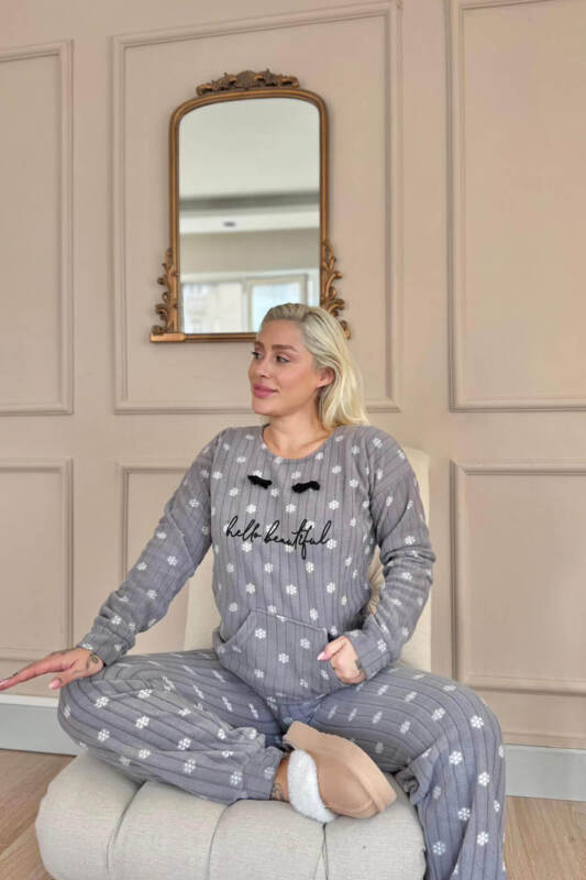 Gri Beautiful Desenli Kanguru Cepli Peluş Polar Pijama Takımı - Pijamaevi (1)