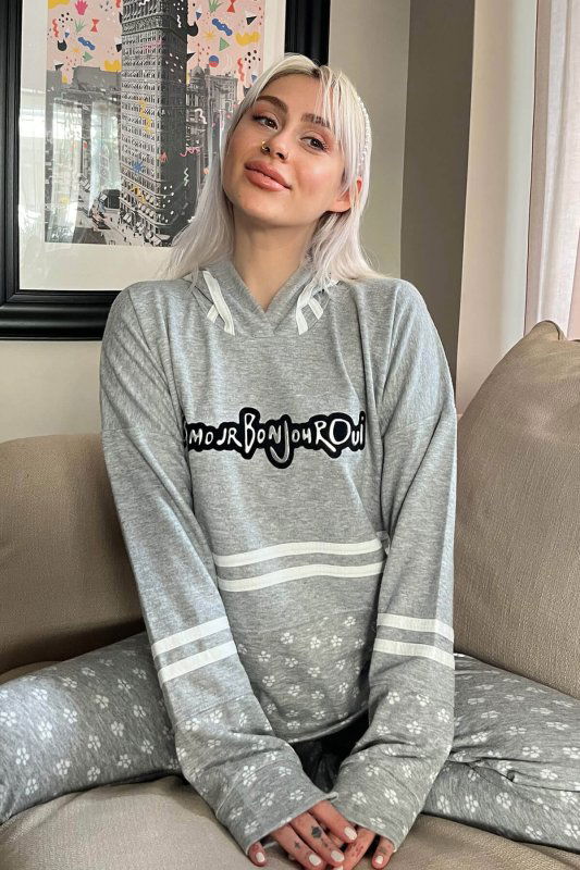 Gri Bonjour Street Desenli Yumoş Örme Pijama Takımı - Pijamaevi