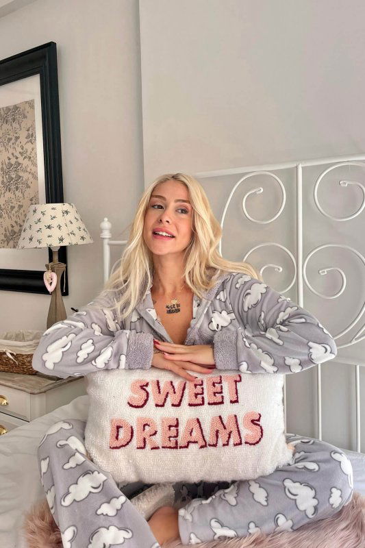 Gri Bulut Desenli Kadın Polar Peluş Tulum Pijama Takımı - Pijamaevi (1)