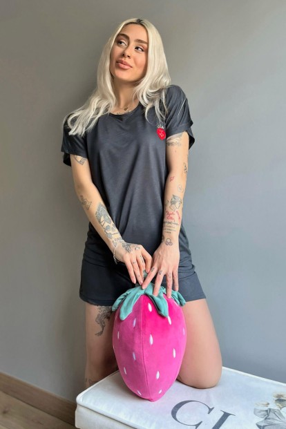 Gri Çilek Nakışlı Örme Şortlu Kadın Pijama Takımı - 2