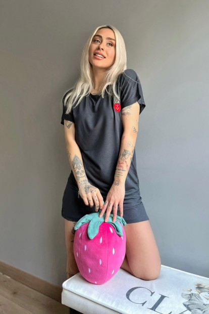 Gri Çilek Nakışlı Örme Şortlu Kadın Pijama Takımı - 3