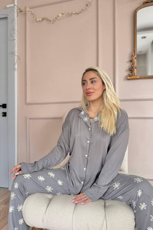Gri Daisy Desenli Bambu Önden Düğmeli Uzun Kol Kadın Pijama Takımı - Pijamaevi (1)