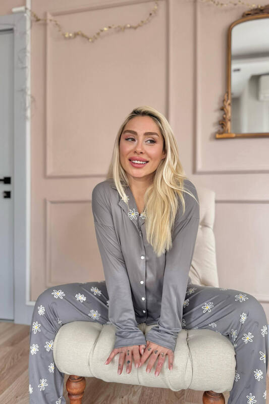 Gri Daisy Desenli Bambu Önden Düğmeli Uzun Kol Kadın Pijama Takımı - Pijamaevi (3)