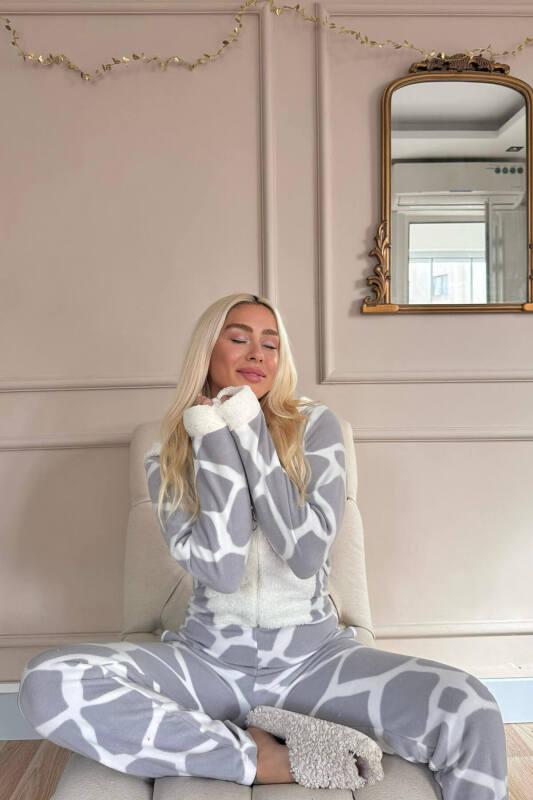 Gri Dalmaçyalı Desenli Polar Peluş Tulum Kadın Pijama - Pijamaevi (3)