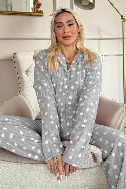 Gri Debesis Desenli Önden Düğmeli Peluş Polar Pijama Takımı - 1