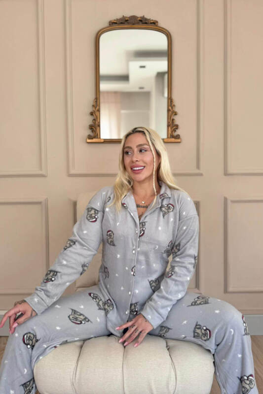 Gri Dreamy Bear Desenli Önden Düğmeli Peluş Polar Pijama Takımı - Pijamaevi (2)