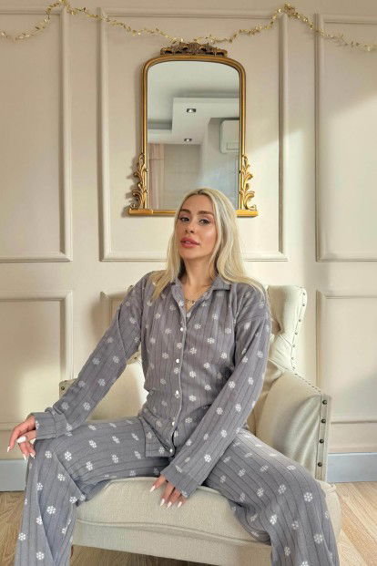 Gri Flocon Desenli Önden Düğmeli Peluş Polar Pijama Takımı - 4