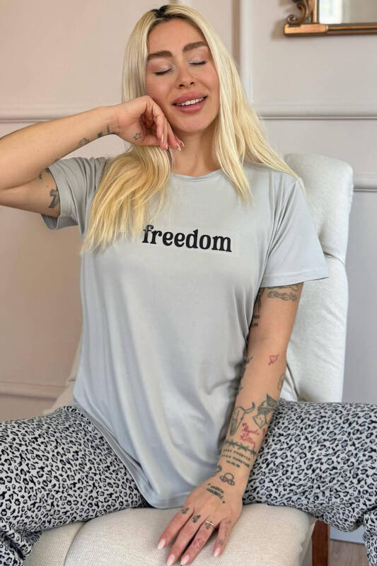 Gri Freedom Desenli Bambu Kısa Kol Kadın Pijama Takımı - Pijamaevi