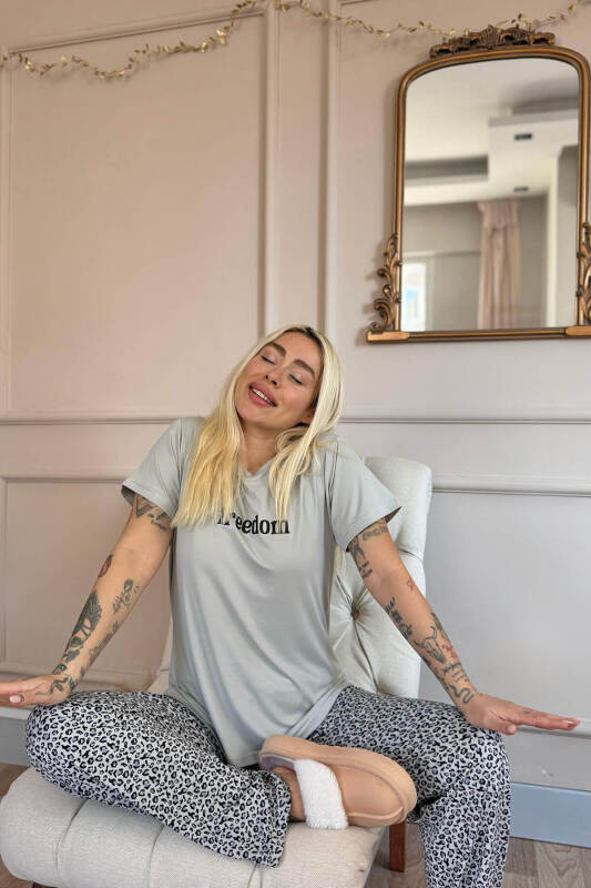 Gri Freedom Desenli Bambu Kısa Kol Kadın Pijama Takımı - Pijamaevi (2)