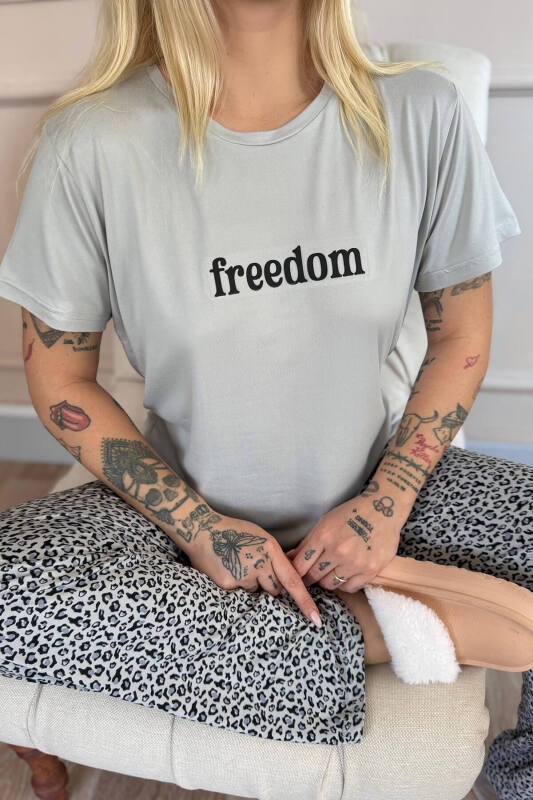 Gri Freedom Desenli Bambu Kısa Kol Kadın Pijama Takımı - Pijamaevi (3)