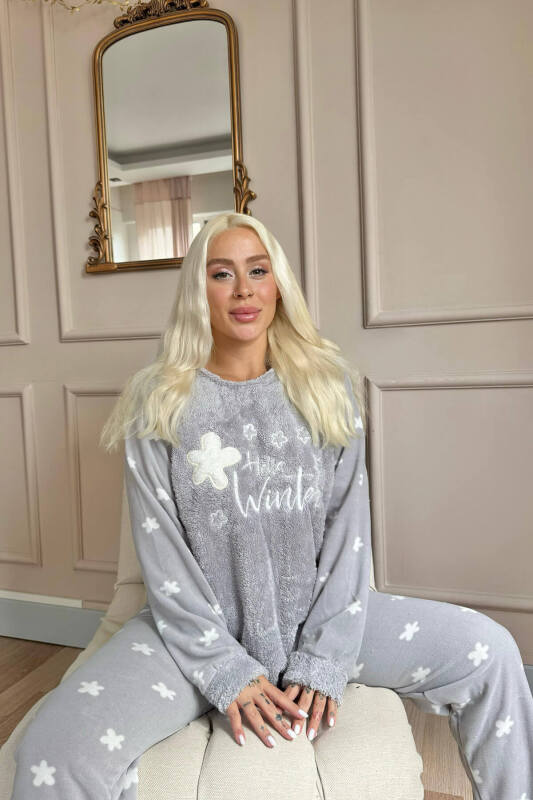 Gri Hello Winter Desenli Kadın Peluş Pijama Takımı - Pijamaevi (2)