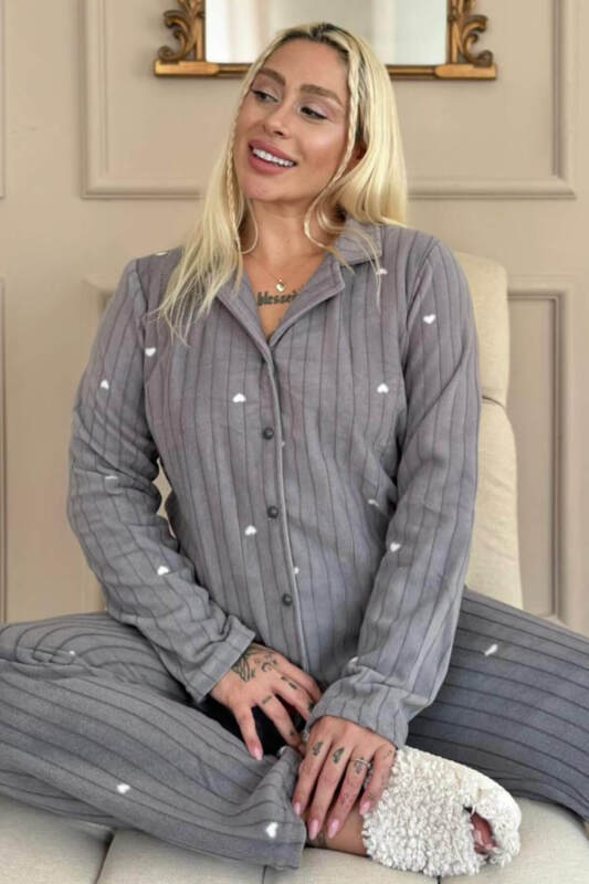 Gri Jantung Desenli Önden Düğmeli Peluş Polar Pijama Takımı - Pijamaevi